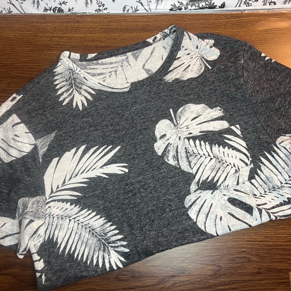 Old Navy and Free Planet T-shirt lot - Picture 4 of 5